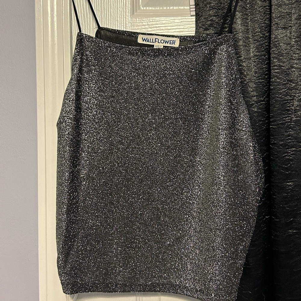 Set of 2 Metallic tops - Picture 2 of 8